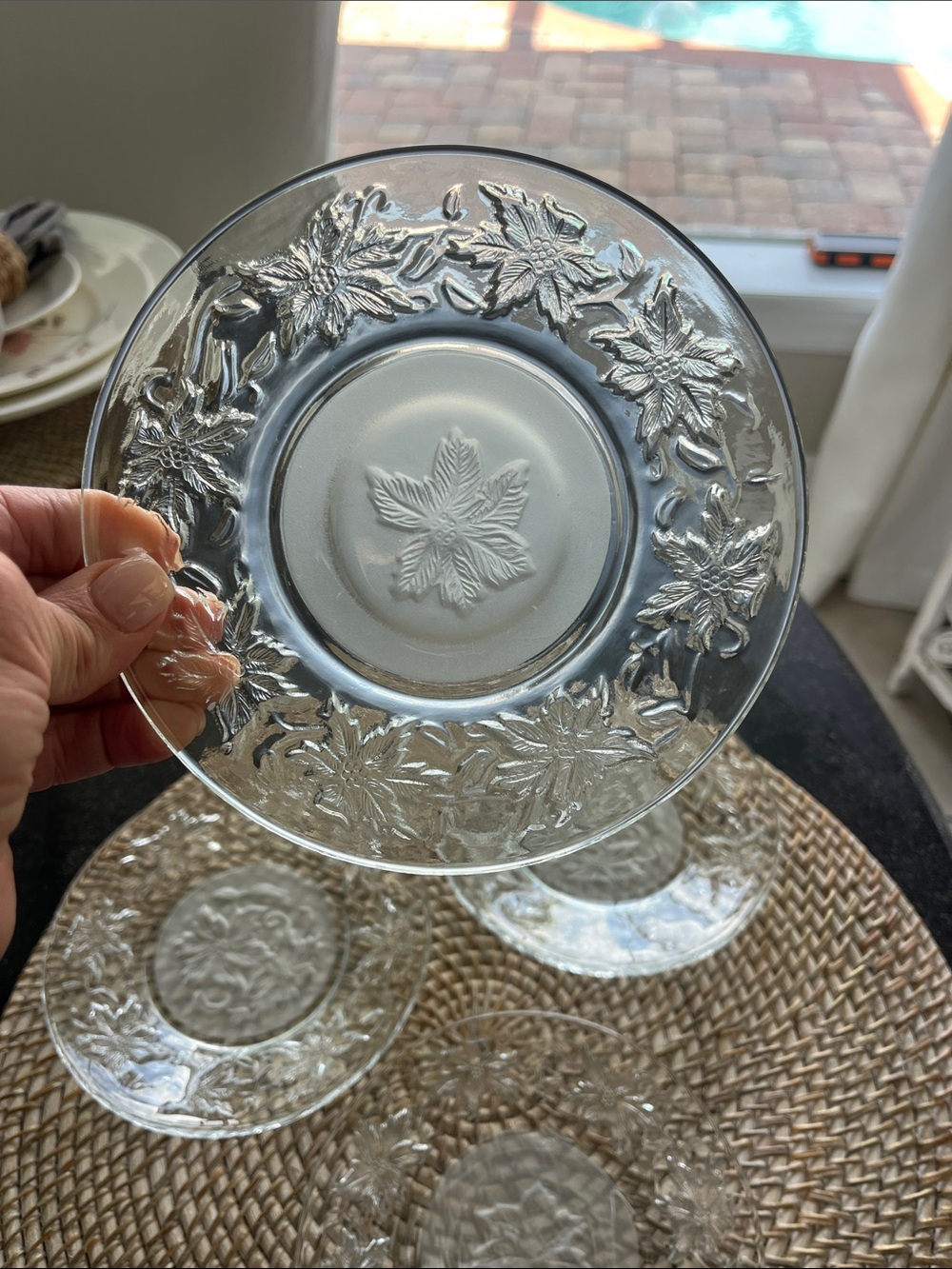 EUC set of 4 Princess House Fantasia crystal frosted poinsettia 6.25 " plates